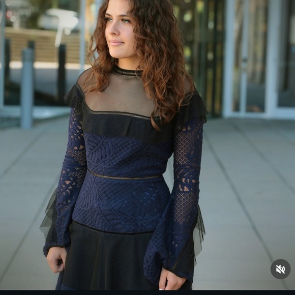 Lucia’s Sarto ♍️ dress navy blue lace black ruffle medium - Picture 13 of 16